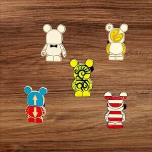 5 Vinylmation Disney Parks Trading Pins, Plus 2 Bonus Pins